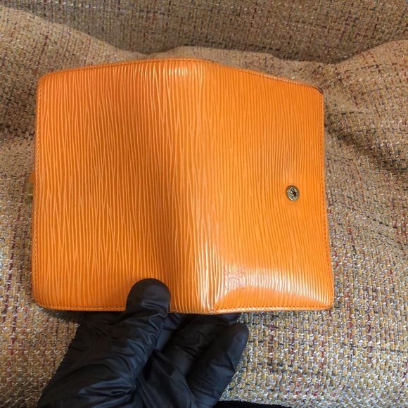 WomLOUIS VUITTON Orange EPI Porte Monnaie Viennois Bifold KissLock Wallet RARE - Picture 7 of 17